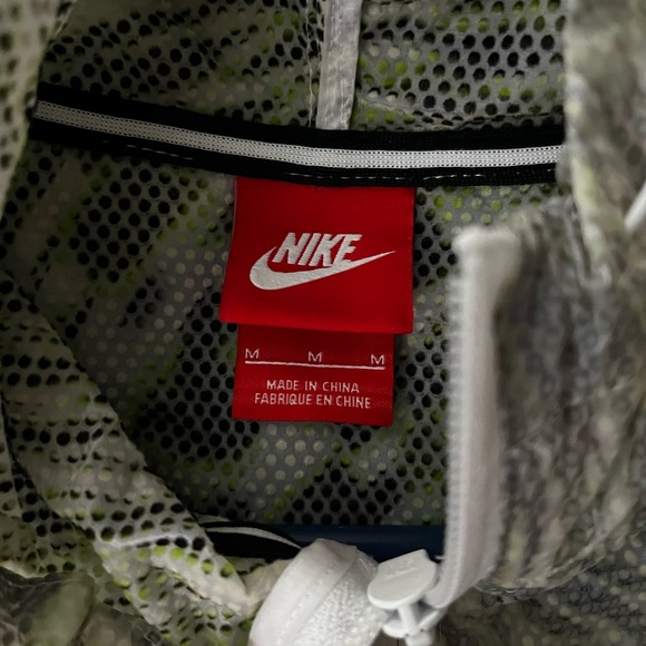 NIKE Women’s Windbreaker Jacket - Size M - Picture 3 of 5